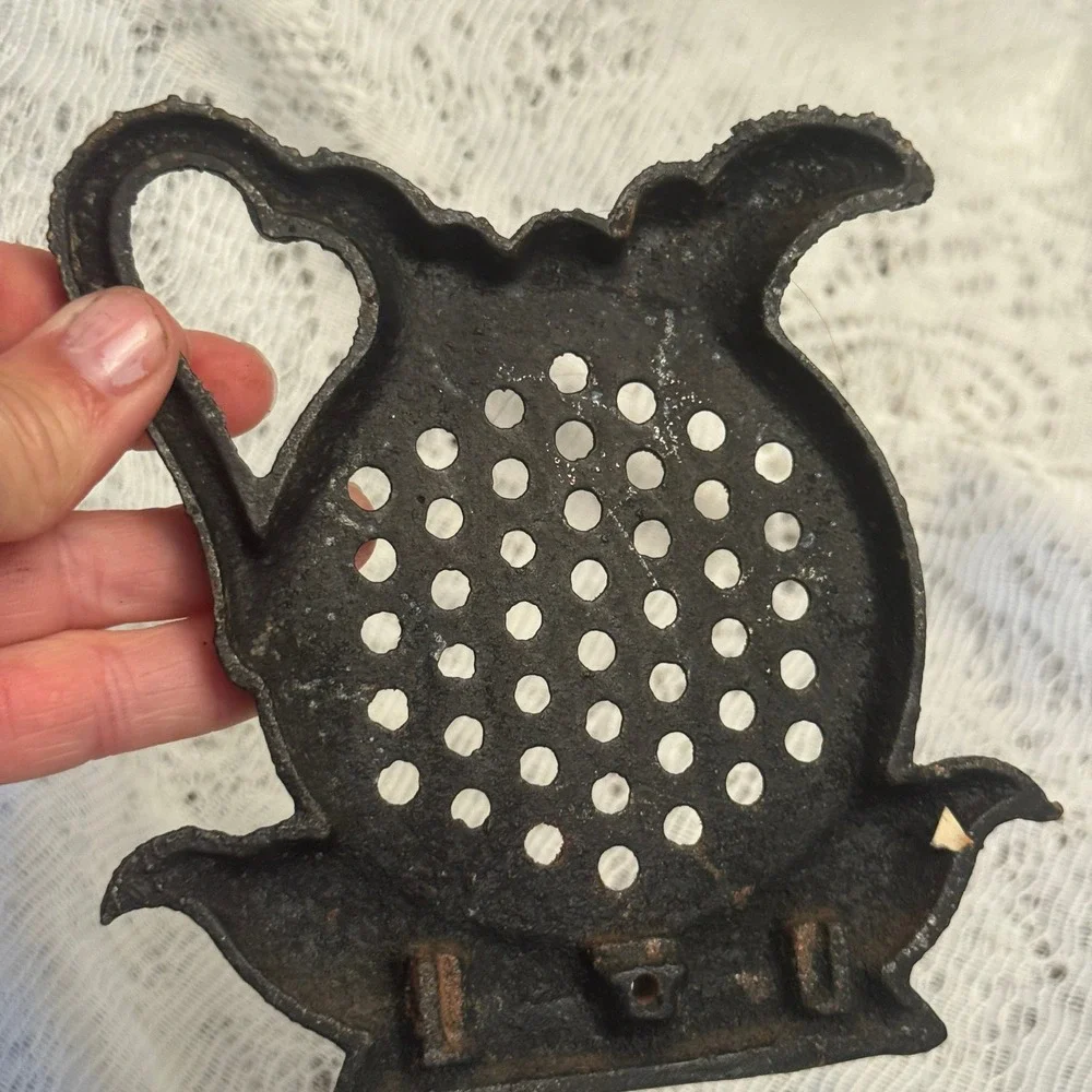 Vintage Cast Iron Teapot Trivet Rustic Farmhouse Kitchen Decorative Pot Holder